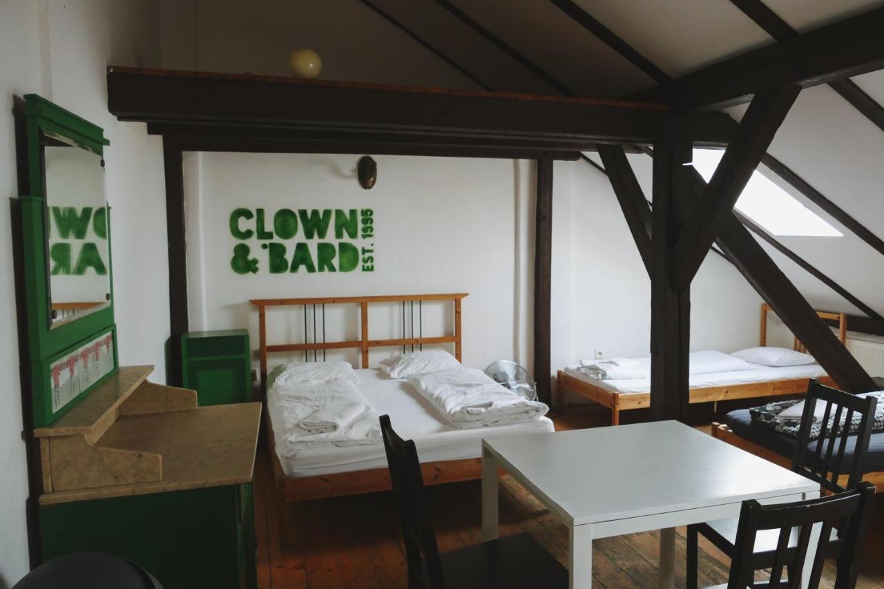 Clown And Bard Hostel Прага Экстерьер фото